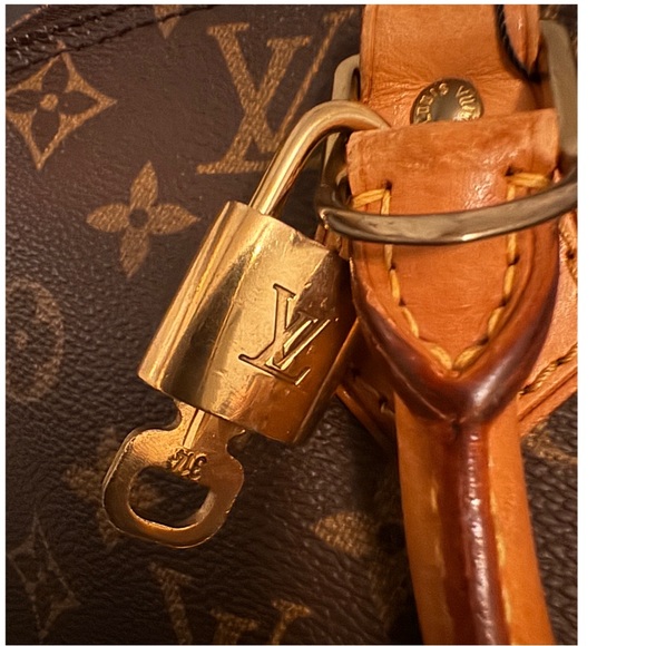 LOUIS VUITTON ALMA PM HANDBAG MONOGRAM with LV lock/key, box, Dustbag /COA - Picture 6 of 14